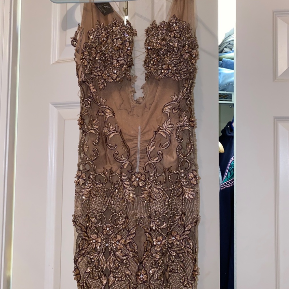 Custom dress - Picture 2 of 4